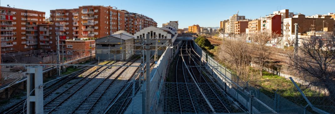 Recogida de coches de alquiler en la estación de tren de Sants en Barcelona